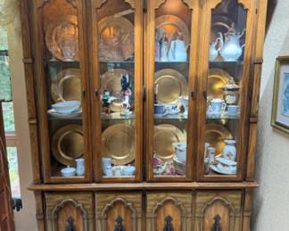China Cabinet / Hutch