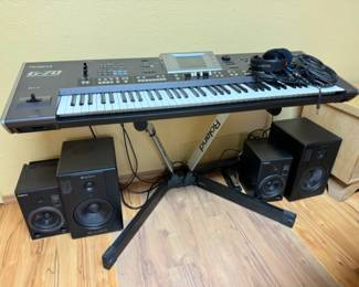 Roland G-70 Keyboard Studio Kit: Keyboard, M-Audio BX8A, Headphones