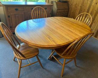 Expandable Dining Table w/ 1 Leaf & 4 Classic Windsor Chairs