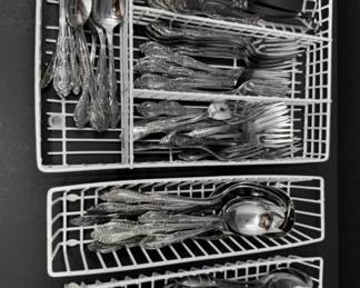 Oneida Stainless Steel Flatware Set