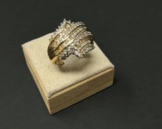 10k Gold Baguette Style Swirl Ring (6.17g) w/ Possible Diamonds