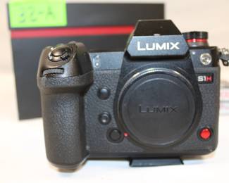Panasonic LUMIX DC-S1H Mirrorless Digital Camera Body w/Small Rig Cage
