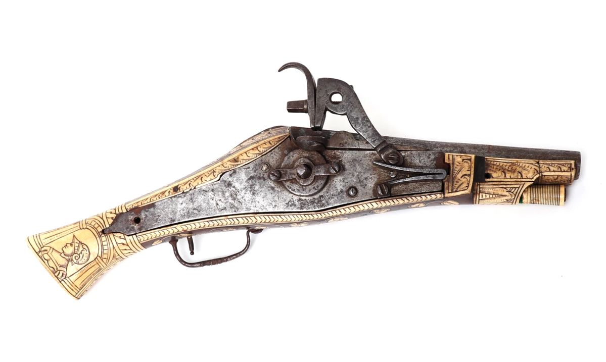 https://www.liveauctioneers.com/catalog/334859_antique-firearms-edged-weapons-and-jewelry/