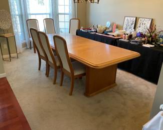 NICE MODEN DINNING TABLE AND CHAIRS