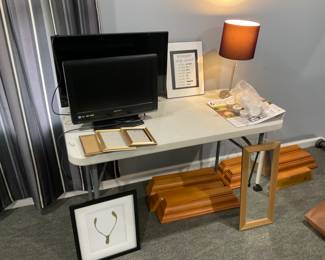 OLDER SMALLER FLATSCREENS