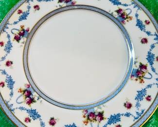 Royal Doulton  11 dinner plates