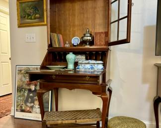 Lovely secretary type hutch, foot stools