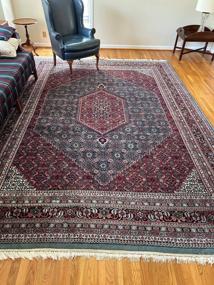 Living room rug 9’ x 12’