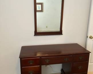 vanity / desk and mirror