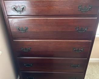 Mahogany chest of drawers