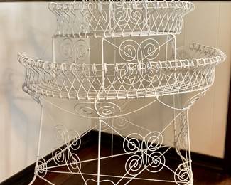 White wire plant stand