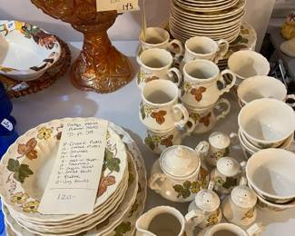 #227	vintage Metlox Autumn Leaves, 71 pc set	 $120.00 
