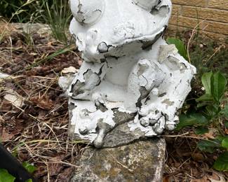 #86	Concrete Frog - 13"	 $30.00 
