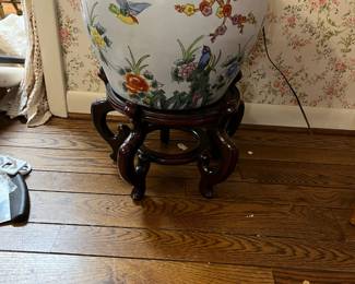 #128	Procelain Pot on Wood Stand - 14x11 Pot Size 	 $60.00 
