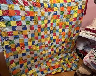 #209	Quilt Flower scrappy quilt machine made 72x82	 $50.00 

