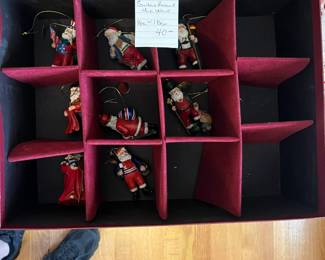 #214	Danbury Mint Santas Around the World 8pcs w/box	 $40.00 

