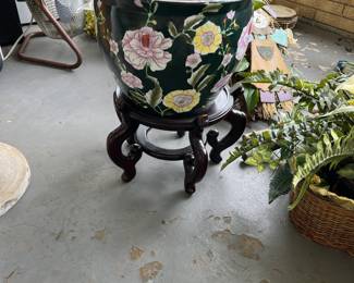 #171	Emerald Green Ceramic Pot on a Wood Stand - 14x10 w/o Stand	 $40.00 
