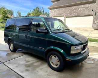 1998 GMC Safari SLE Model - v6 Engine  $3000 or best offer  (has minimum)