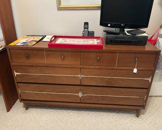 MCM Kroehler dresser