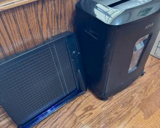 Shredder, paper cutter