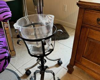 Bottle holder, rolling table