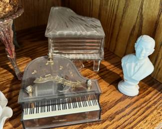 Knick knacks and decor items