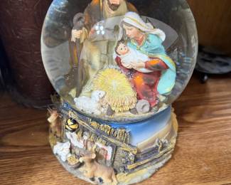 Nativity Snowglobe