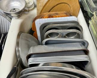 Metal bakeware