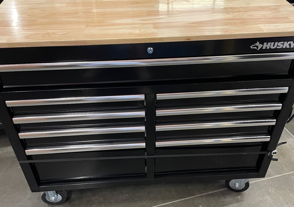 Husky rolling toolbox with keys.