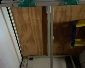 Drawing rack.