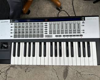 Novation SL midi controller