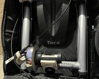 Tacx bike trainer with case