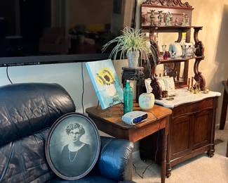 Super nice furniture and TV