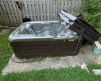 Hot Spring Jetsetter Hot Tub. Originally purchased in 2015 for $7,200.00. Priced at $2,996.00 now!!