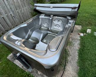 Hot Spring Jetsetter Hot Tub. Originally purchased in 2015 for $7,200.00. Priced at $2996.00 now!!