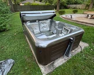 Hot Spring Jetsetter Hot Tub. Originally purchased in 2015 for $7,200.00. Priced at $2,996.00 now!!