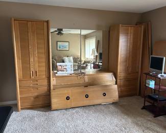 Beautiful Thomasville canopy bed with storage and lighting.