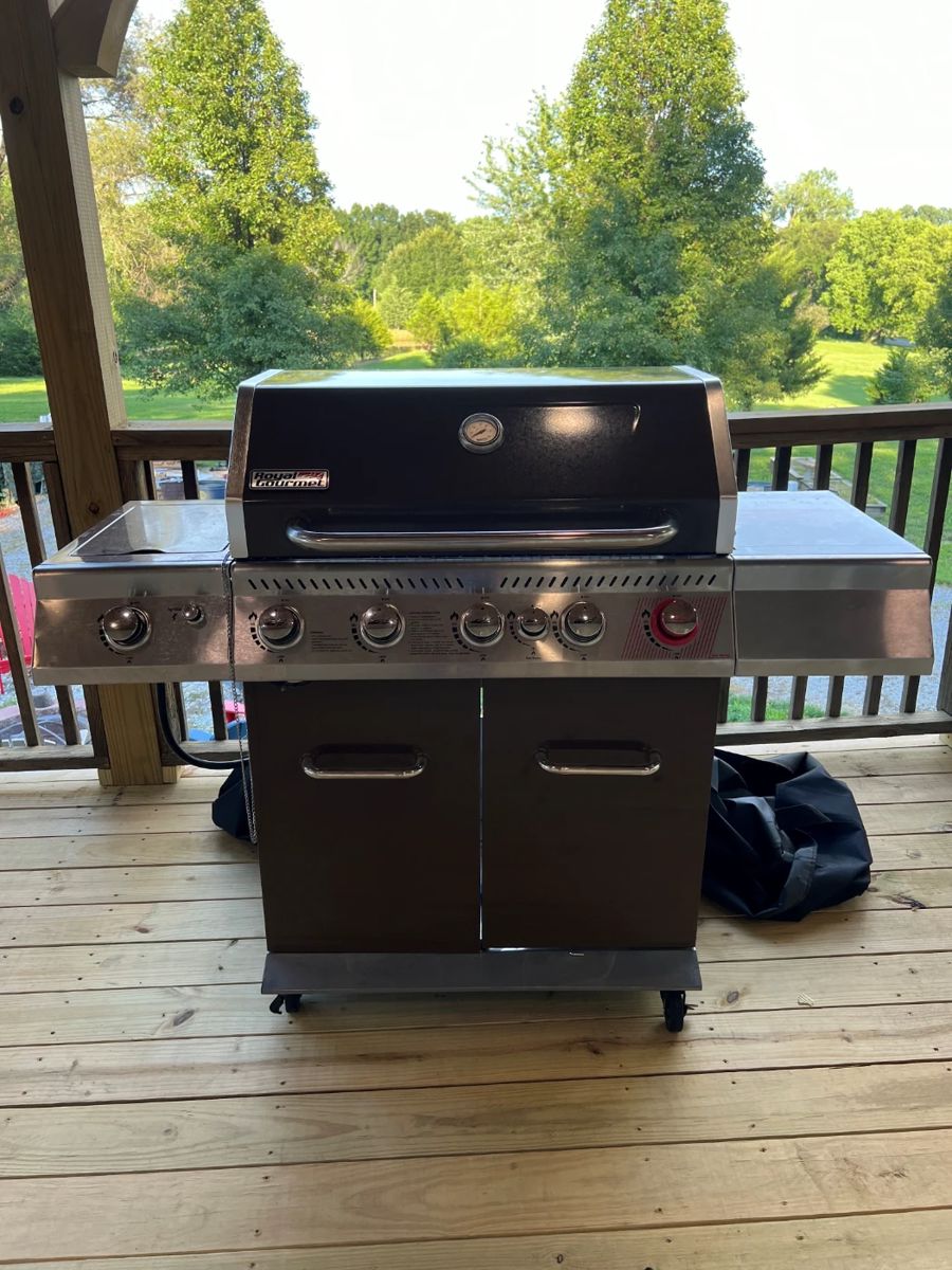 Almost New Propane Grill