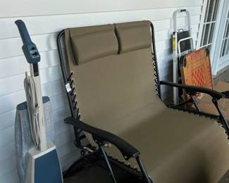 Outdoor lounge chair