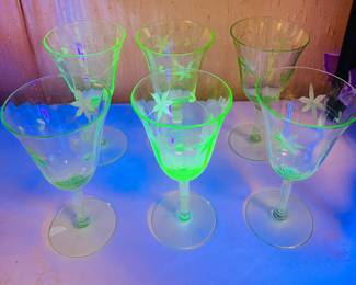 Set of 6 vintage uranium wine glasses