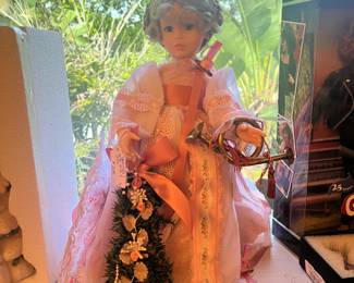 "Gabrielle" with horn and tree