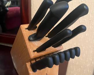 Henckles knife set w block
