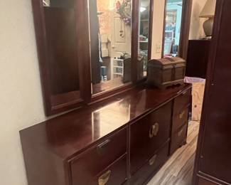 Thomasville Art Deco Dresser w/Mirror