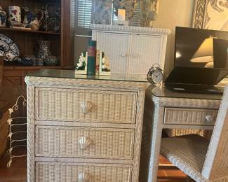 Wicker 3-drawer dresser w glass top 