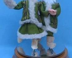 Annalee 10" Mr. and Mrs. Old World Skaters with music box