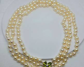 Classic Pearl Necklace