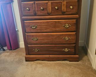 Chest of drawers from 4 piece bedroom suite (Guest) 3' x 4' x 17 3/4"