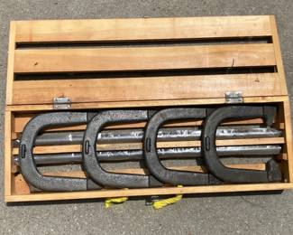 Cast Iron Horseshoes Game with Carry Case - broken handle
