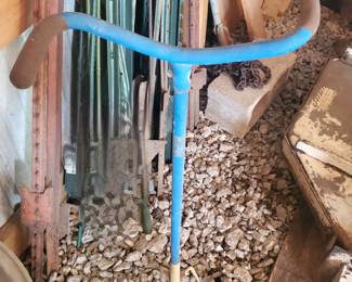 Vintage Hand Twist Garden Claw
