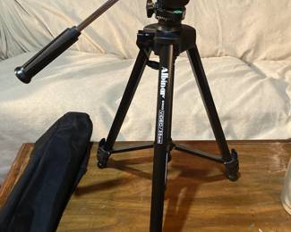 Albinos Video 9900 Camera Tripod w/Carrier
